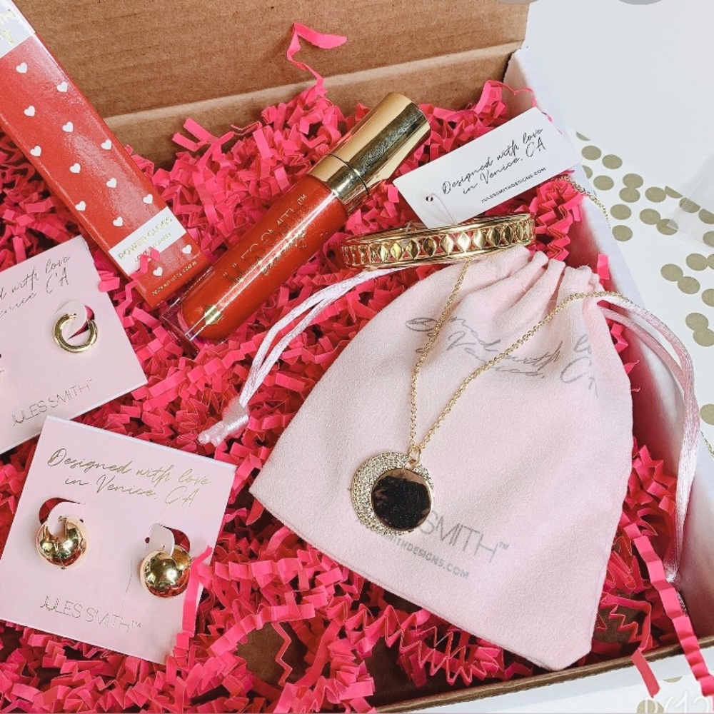 For your favorite Valentine mystery box